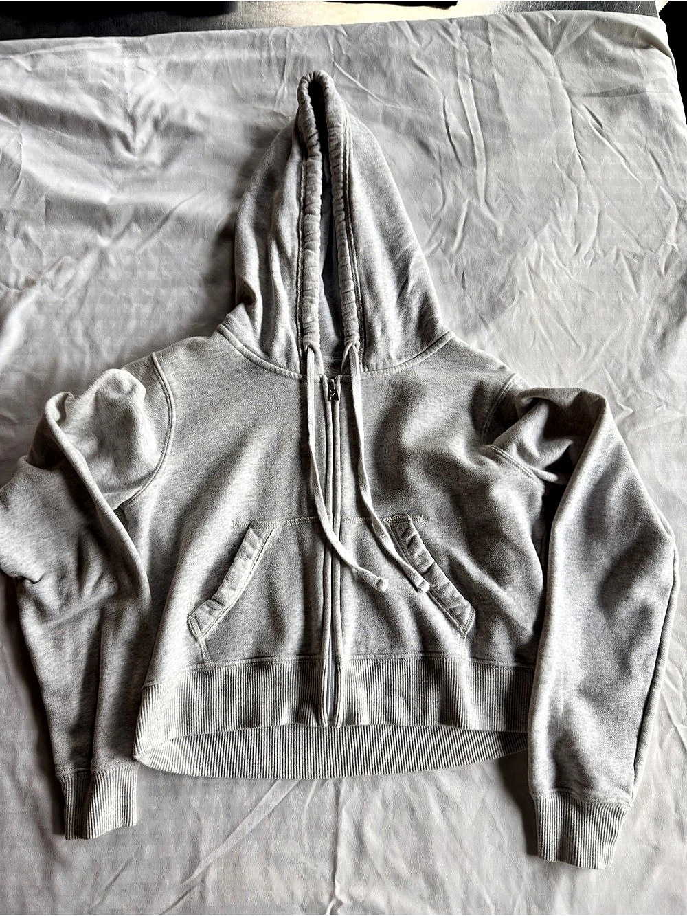 Hollister Cropped Zip Hoodie in Gray Size Medium